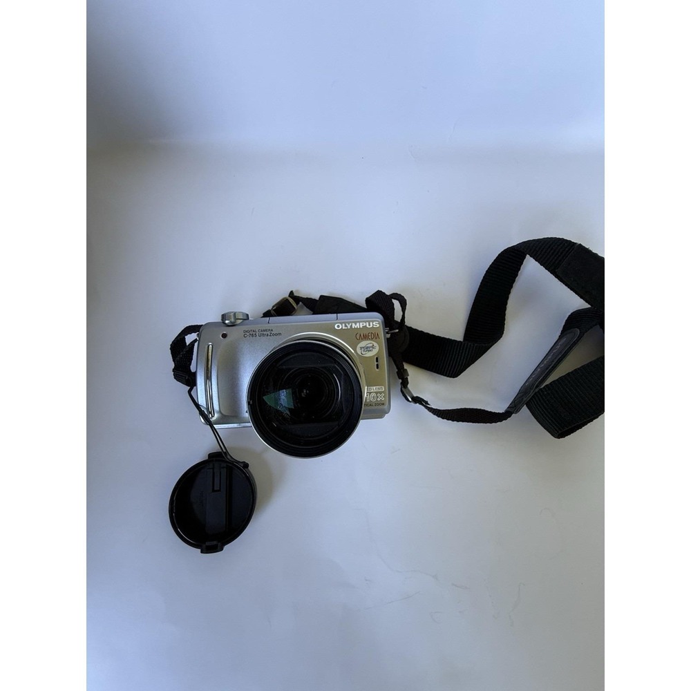 Olympus CAMEDIA C-750 Ultra Zoom 4.0MP Digital Camera - Silver